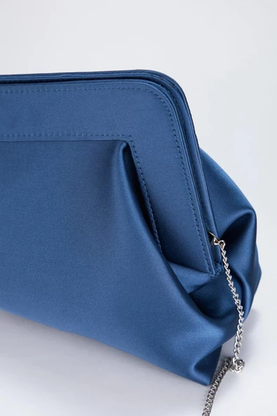 Mavi Asimetrik Çapraz Zincirli Saten Kadın  Clutch