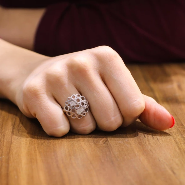 925 Ayar Gümüş Yuvarlak Ajurlu Model Yüzük ürün görseli