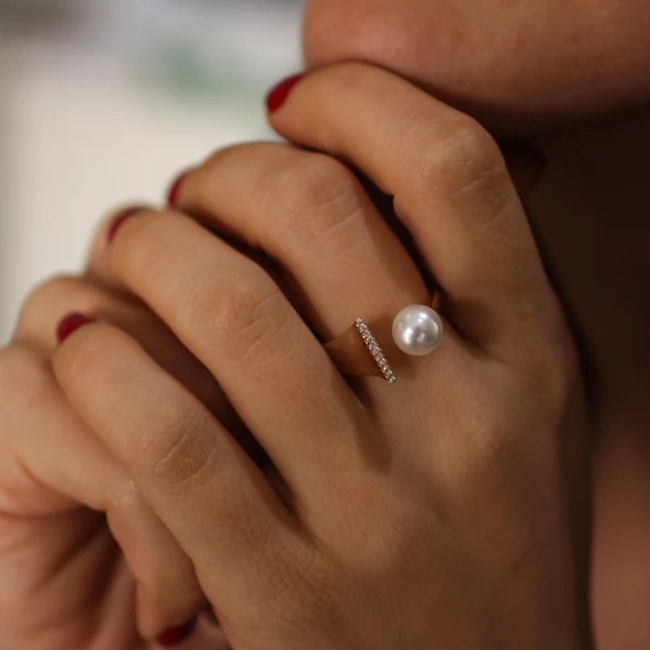 925 Ayar Gümüş Tek İncili Sıralı Zirkon Taşlı Tasarım Yüzük - Resim 6