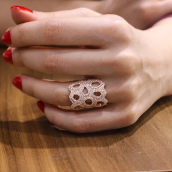 925 Ayar Gümüş Asimetrik Delik Taşlı Yüzük ürün görseli 1