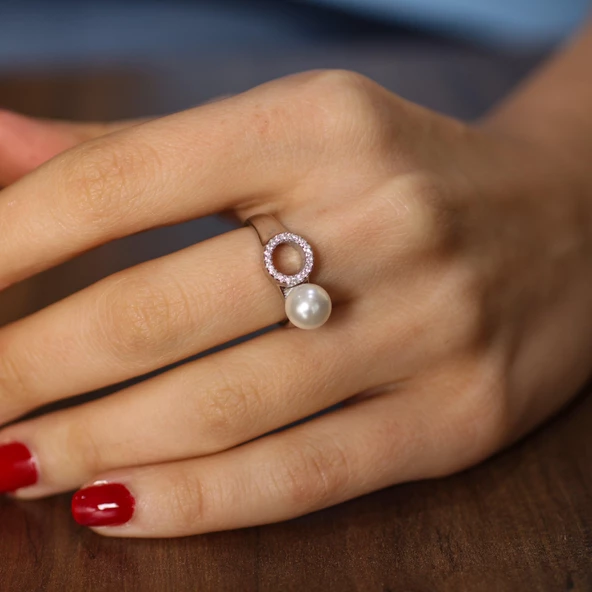 925 Ayar Gümüş Beyaz Renk İncili Zirkon Taşlı Tasarım Yüzük ürün görseli