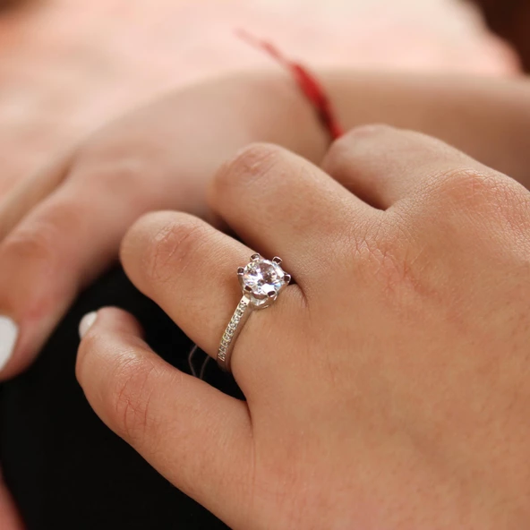 925 Ayar Gümüş 1,5 ct Görünümlü Tektaş Yüzük ürün görseli 1