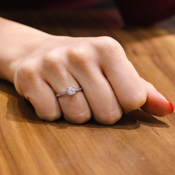 925 Ayar Gümüş 0,53 ct Görünümlü Tektaş Yüzük ürün görseli 1
