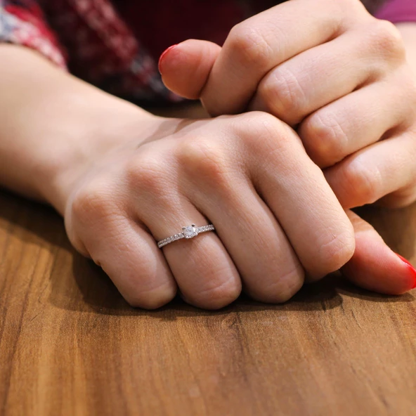 925 Ayar Gümüş 0,40 ct Görünümlü Tektaş Yüzük ürün görseli 1