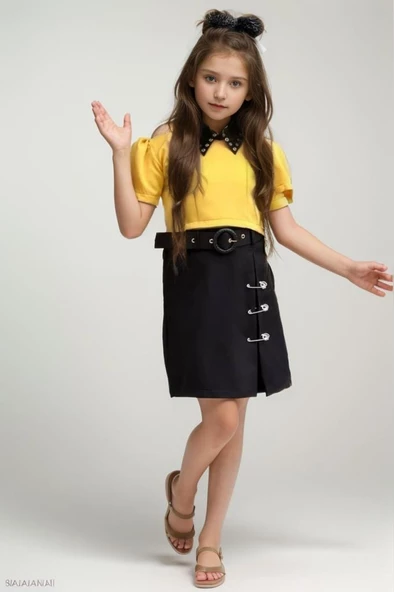 Kız Çocuk Yırtmaç ve Önü Çengel Detaylı Etek Gömlek Yaka Kısa Kollu Sarı Tişört Etekli Takım ürün görseli