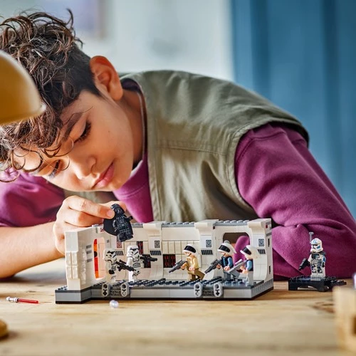 LEGO Star Wars 75387 Tantive IV’e Biniş (502 Parça) - Resim 9