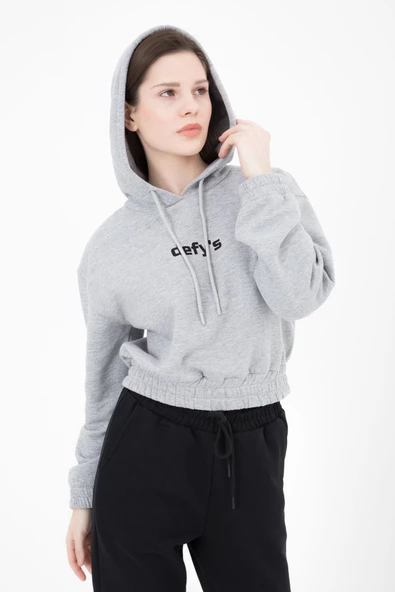 Kadın Baskılı Kapüşonlu Crop Sweat Gri