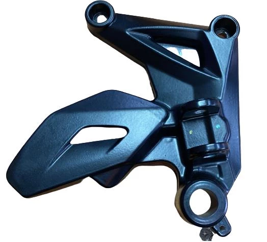 BAJAJ NS200 EURO IV SAĞ ÖN BASAMAK DEMİRİ SİYAH ORJİNAL ürün görseli 1