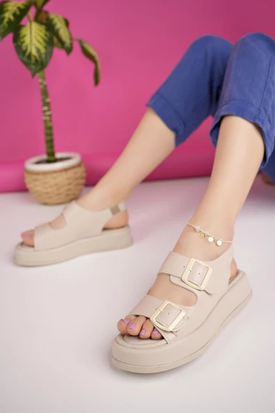 Muggo JASMİNE Garantili Dolgu Topuklu Çift Bantlı Toka Detaylı Lastikli Kadın Sandalet - 4