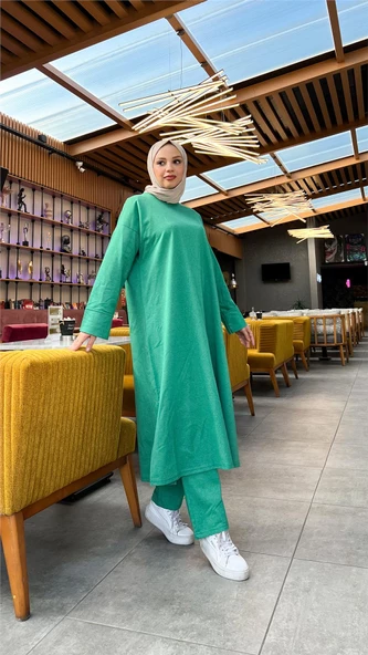 O Yaka Yırtmançlı Uzun Geniş Rahat Tunik Pantolon Sade Basic Spor Takımı - 03040.111 - Beneton Yeşil ürün görseli