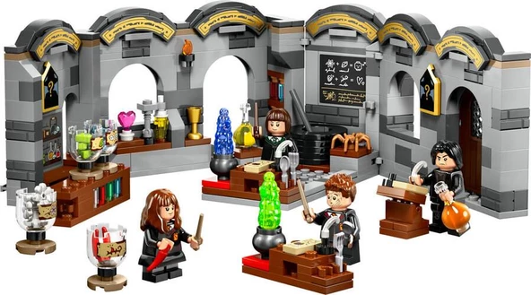 LEGO Harry Potter 76431 Hogwarts Castle: Potions Class - Resim 3