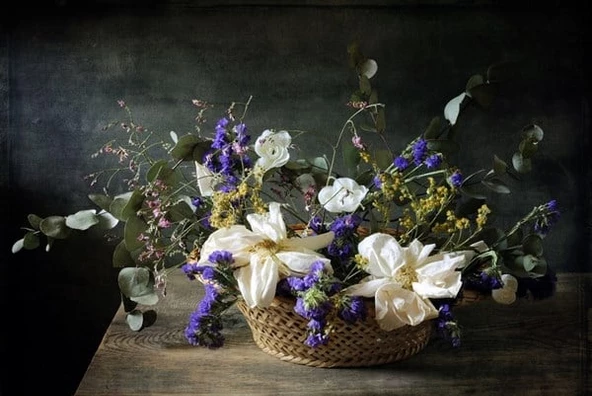 Sepette Mor Çiçekler - Kanvas Tablo ürün görseli