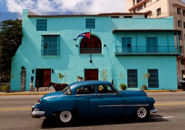 Küba'daki Mavi Araba - Kanvas Tablo - Resim 2
