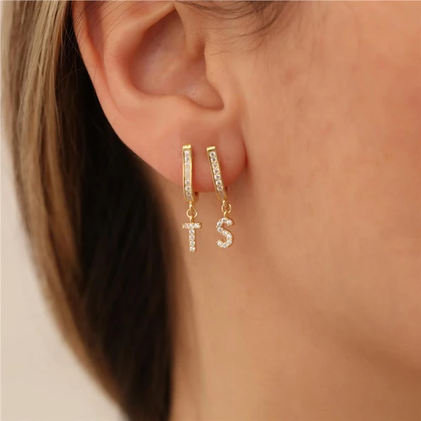 925 Ayar Gümüş Kişiye Özel Zirkon Taşlı Harf Küpe ürün görseli 1