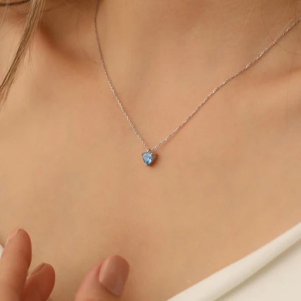 925 Ayar Gümüş Mavi Renkli Kalpli Taş Kolye - CNS00203 - Resim 2