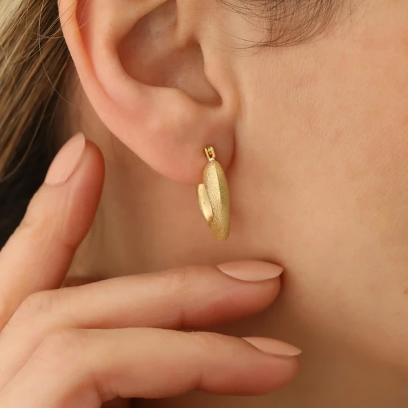 925 Ayar Gümüş Mat Simli Kalp Küpe - ES00132 - Resim 4