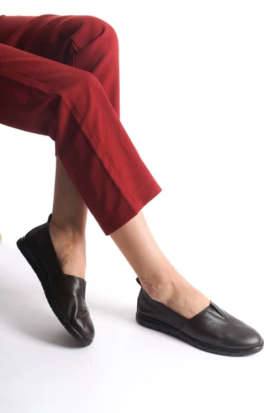 Kadın Hakiki Deri Önü Lastik Detaylı Rahat Esnek Taban Günlük Ayakkabı - Resim 5