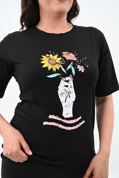 Kadın Büyük Beden Çiçek Tutan El Baskılı T-Shirt 1574-23 - 4