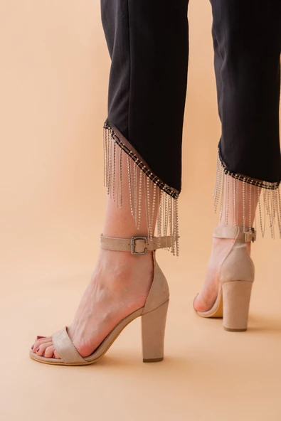 Evdokia Krem Süet Topuklu Kadın Ayakkabı - Resim 4