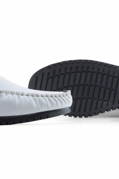 Beyaz V aksesuarlı rok kadın loafer ayakakbı - Resim 7