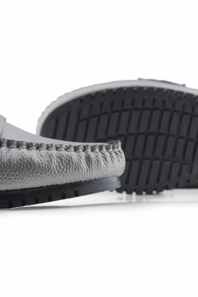 Gri zincir aksesuarlı rok kadın loafer ayakakbı - Resim 4