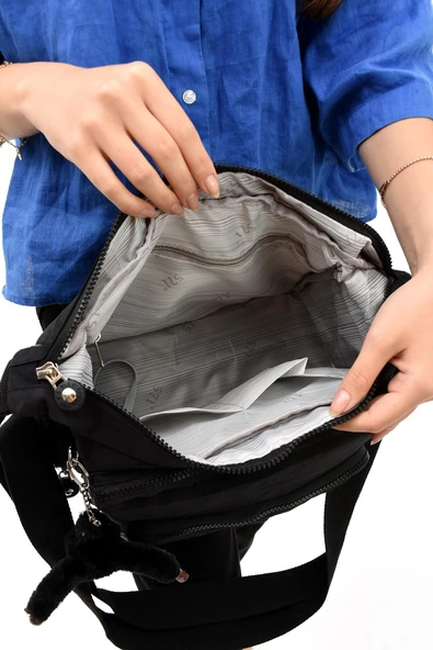 571 collections Çapraz Askılı Ultra Hafif Çok Cepli Bayan Omuz Çantası Siyah (Model: 571-6G) - 4