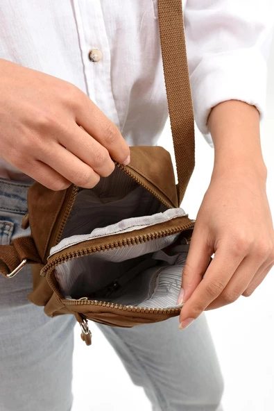 571 collections Çapraz Ayarlanabilir Telefon Bölmeli Omuz Çantası ( Telefonluk ) Taba (Model: 571-12-10A) - Resim 4