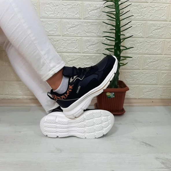 Kinetix Melly Pu Siyah Fuspetli Dolgu Topuk Bayan Spor Ayakkabı