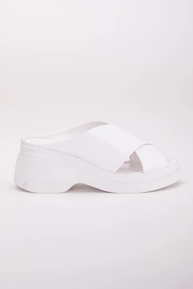 Rugan Kalın Çapraz Bantlı Beyaz Kadın Dolgu Topuklu Terlik - Resim 3