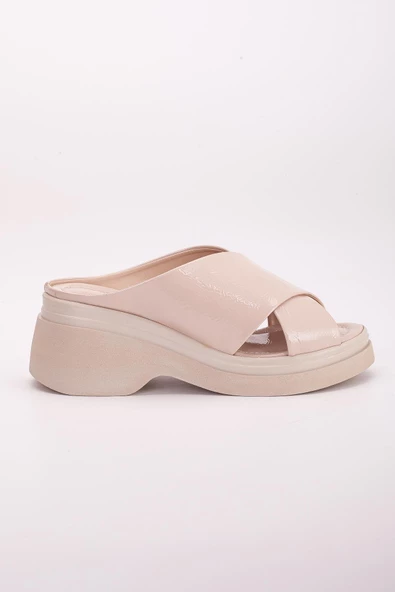 Rugan Kalın Çapraz Bantlı Bej Kadın Dolgu Topuklu Terlik - Resim 3