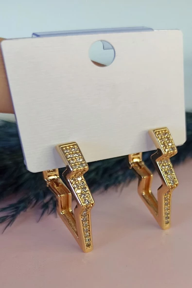 Kadın Altın Kaplama Kararmaz Üç Boyutlu Şimşek Model Çift Küpe ürün görseli