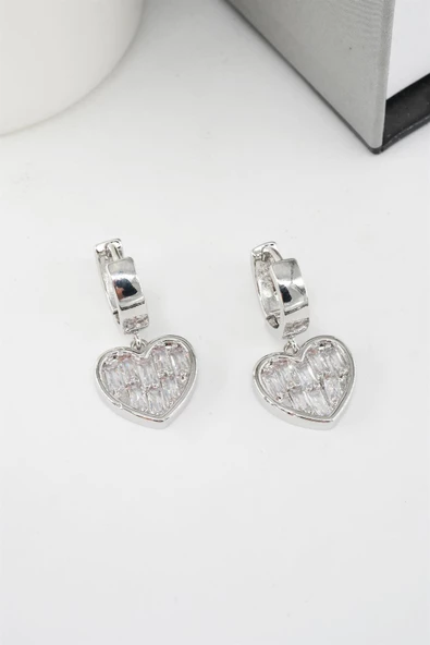 Kadın Vip Seri Baget Zirkon Taşlı Sallantılı Kalp Model Klipsli 2'li Set Küpe ürün görseli