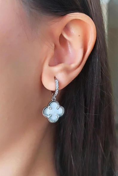 Kadın Vip Seri Zirkon Taşlı Sedefli Yonca Model Klipsli 2'li Set Küpe ürün görseli