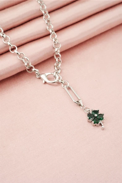 Kadın Özel Tasarım Baget Zirkon Taşlı Yonca Kolye ürün görseli