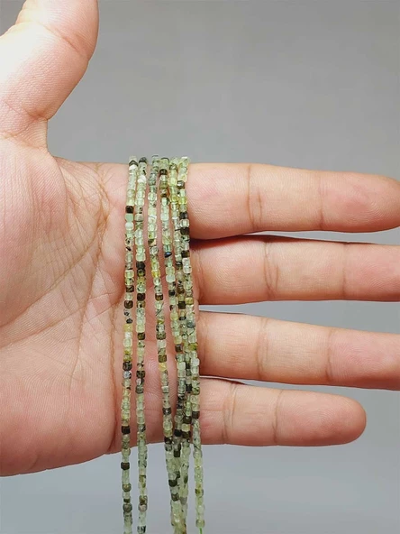Bileklik Boy Prehnit (PRİNAYT) Taşı Küp Şekilli Dizi 2mm (51136) Yarım Dizi (17CM UZUNLUĞUNDADIR) ürün görseli