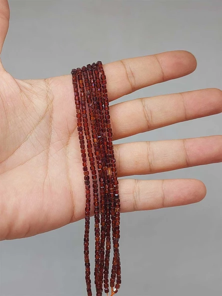 Bileklik Boy Lal (GRANAT) (GARNET) Taşı Küp Şekilli Dizi 2mm Yarım Dizi (17CM UZUNLUĞUNDADIR) ürün görseli 1