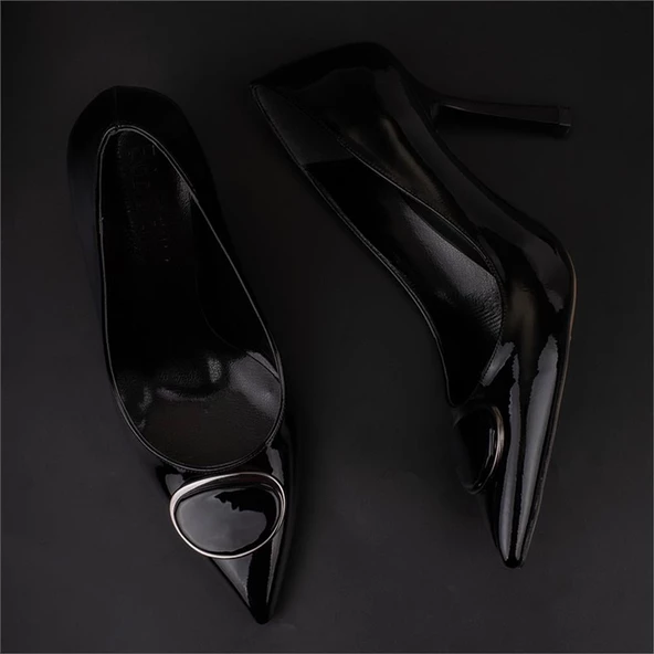 Trend Adımlar Siyah Glamourize Rugan Aksesuarlı Stiletto - 6
