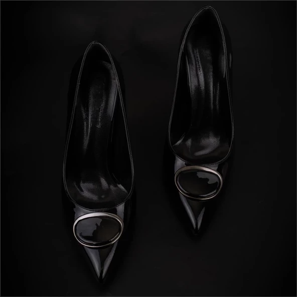 Trend Adımlar Siyah Glamourize Rugan Aksesuarlı Stiletto - 5
