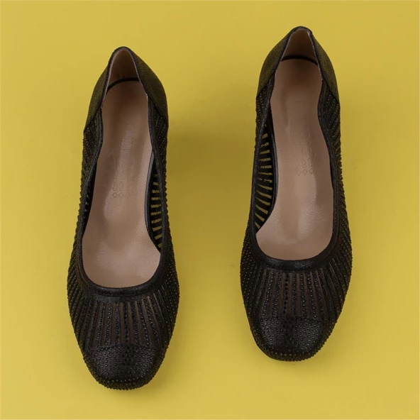 Trend Adımlar Siyah Baklava Desenli Taşlı Kadın Klasik Ayakkabı - Resim 5