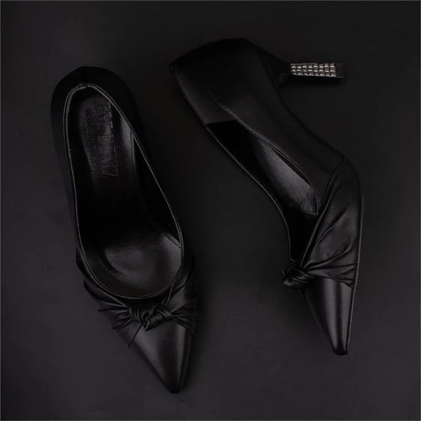 Trend Adımlar Siyah Chic Fol Kadın Büzgülü Sivri Burun Klasik Ayakkabı - 6