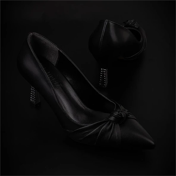 Trend Adımlar Siyah Chic Fol Kadın Büzgülü Sivri Burun Klasik Ayakkabı - 5