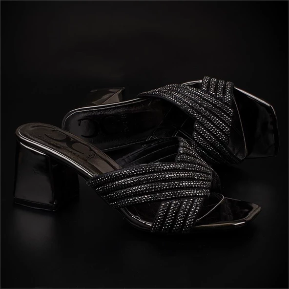 Trend Adımlar Platin Shin Taş İşlemeli Şeffaf Topuk Kadın Klasik Terlik - 8