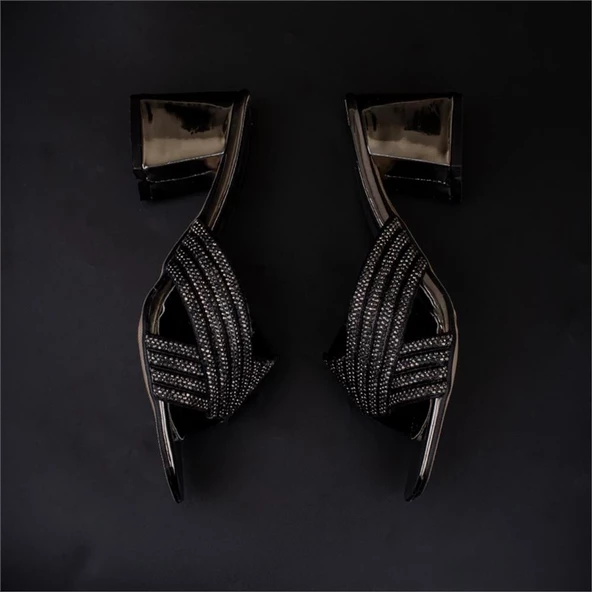 Trend Adımlar Platin Shin Taş İşlemeli Şeffaf Topuk Kadın Klasik Terlik - 7