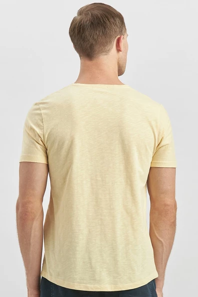 Sarı Baskılı Bez Ayağı Bisiklet Yaka Cepli %100 Pamuk Slim Fit Dar Kesim Tişört 1011240182 - Resim 8