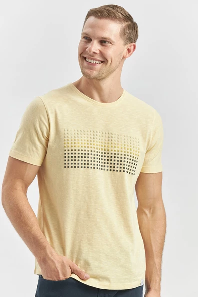 Sarı Baskılı Bez Ayağı Bisiklet Yaka Cepli %100 Pamuk Slim Fit Dar Kesim Tişört 1011240182 - Resim 2