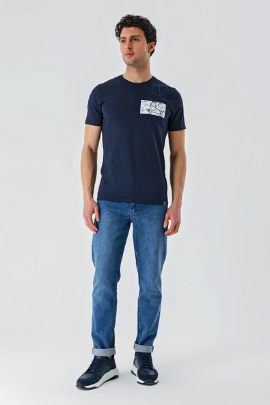 Koyu Lacivert Baskılı Bez Ayağı Bisiklet Yaka Cepli %100 Pamuk Slim Fit Dar Kesim Tişört 1011240180 - Resim 2