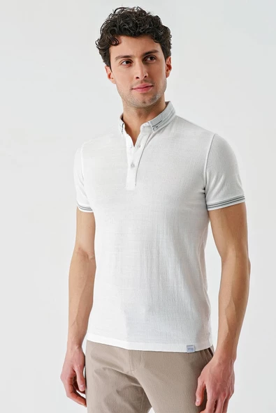 Beyaz Desenli Jakarlı Düğmeli Yaka Cepli Casual Slim Fit Dar Kesim Tişört 1011240174 - 4