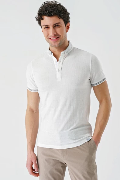 Beyaz Desenli Jakarlı Düğmeli Yaka Cepli Casual Slim Fit Dar Kesim Tişört 1011240174