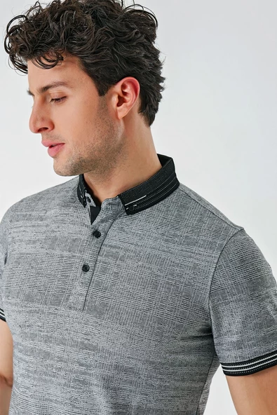 Siyah Desenli Jakarlı Düğmeli Yaka Cepli Casual Slim Fit Dar Kesim Tişört 1011240174 - Resim 2