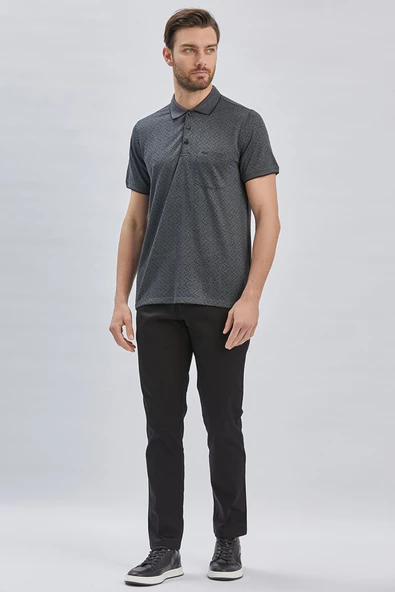 Siyah Desenli Jakarlı Polo Yaka Cepli Klasik Comfort Fit Rahat Kesim Tişört 1011240170